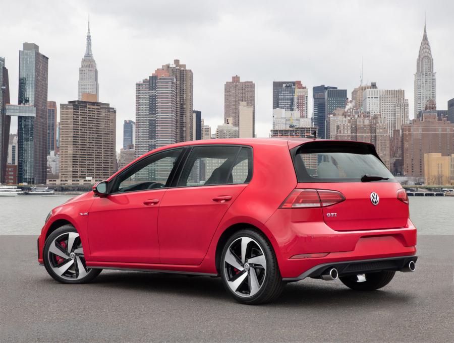  Volkswagen Golf GTI 5-Door (Typ 5G) 2017 года  (NA) (фото 2 из 41)